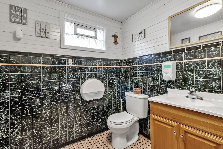 More Photos Of 2794 Harlem Rd, Cheektowaga Storefront Retail Residential For Sale