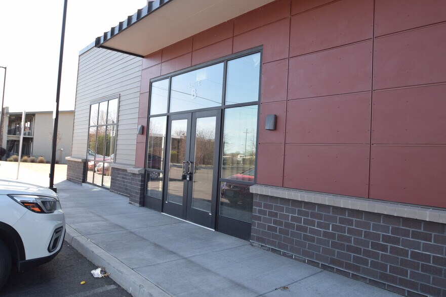 More Photos Of 2984 S 6th St, Klamath Falls Storefront Retail Office For Lease