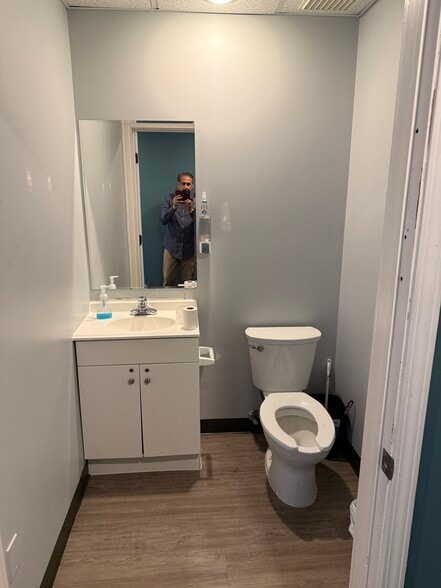 More Photos Of 8285 S Saginaw St, Grand Blanc Office For Lease