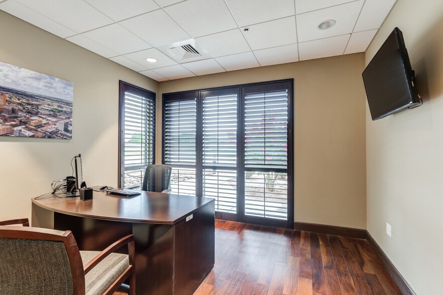 More Photos Of 5241 98th St, Lubbock Office Residential For Sale