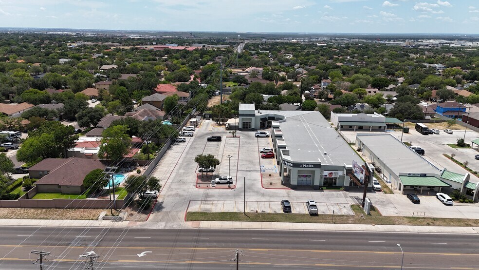More Photos Of 8602 McPherson Rd, Laredo Storefront For Lease