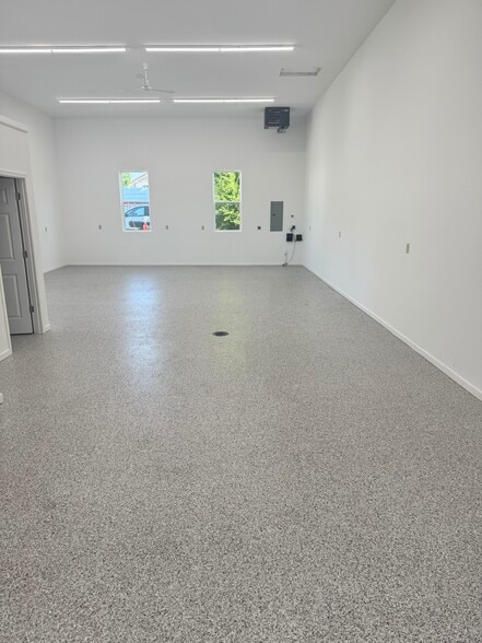 More Photos Of 6580 Lake Rd, Windsor Warehouse For Sale