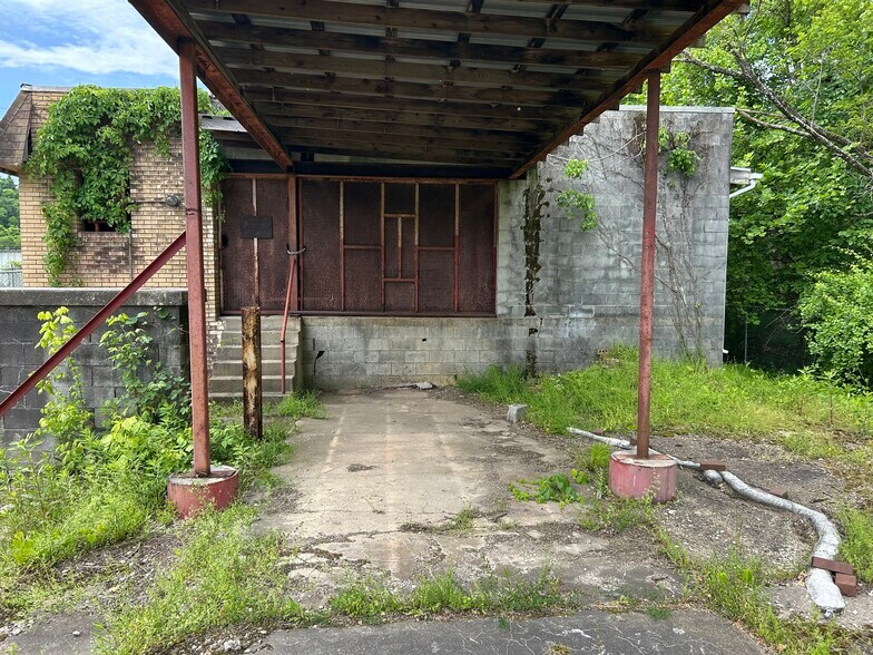 More Photos Of 212 Flint St, Clarksburg Service For Sale