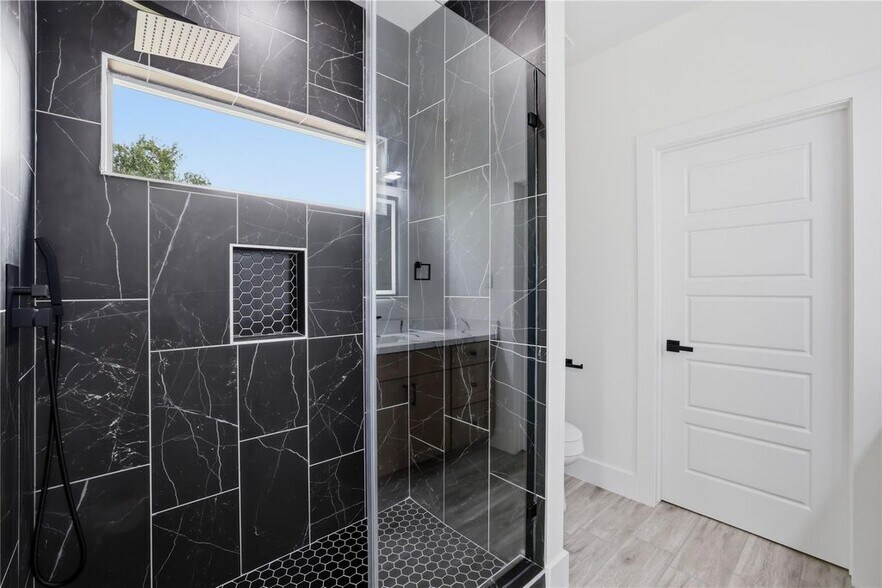 More Photos Of 5515 Elm Springs Dr, Houston Apartments For Sale