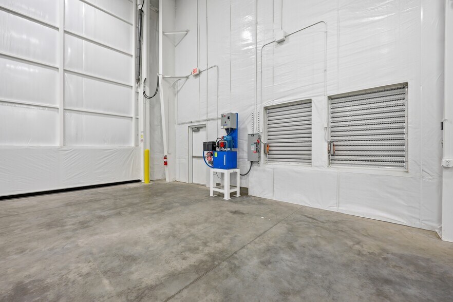 More Photos Of 453 Airport Rd, Greenville Airplane Hangar For Lease