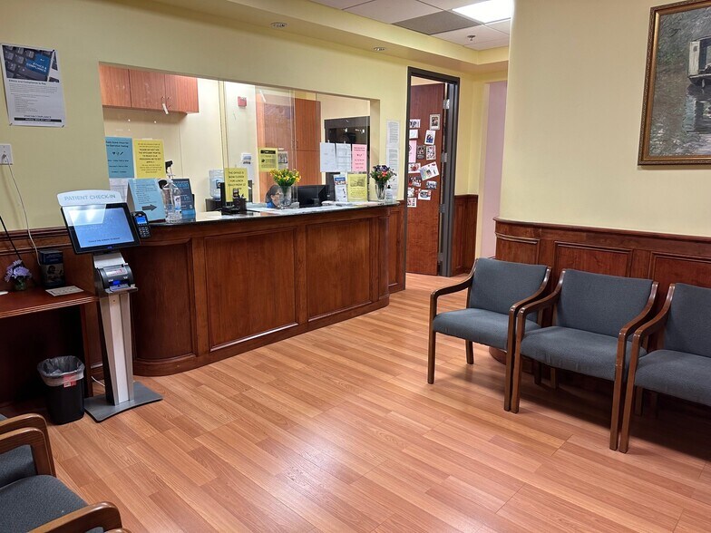 More Photos Of 19785 Crystal Rock Dr, Germantown Medical For Lease