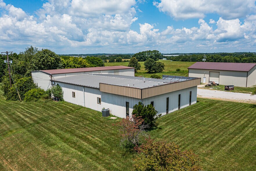 More Photos Of 170 Industry Rd, Georgetown Warehouse For Lease