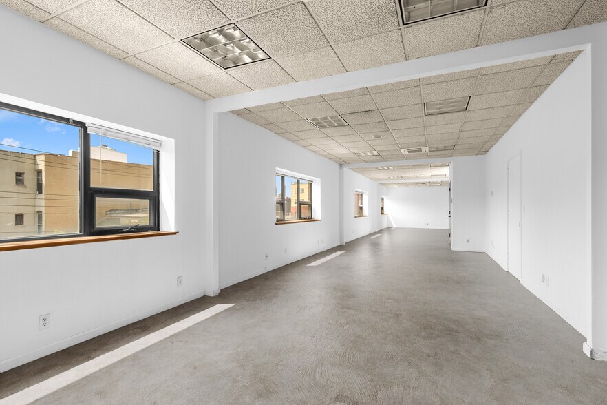 More Photos Of 310 Nassau Ave, Brooklyn Storefront Retail Office For Lease