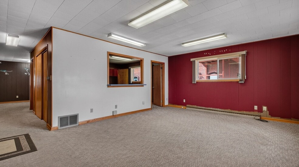 More Photos Of 113 S Main St, Greenwood Office For Sale