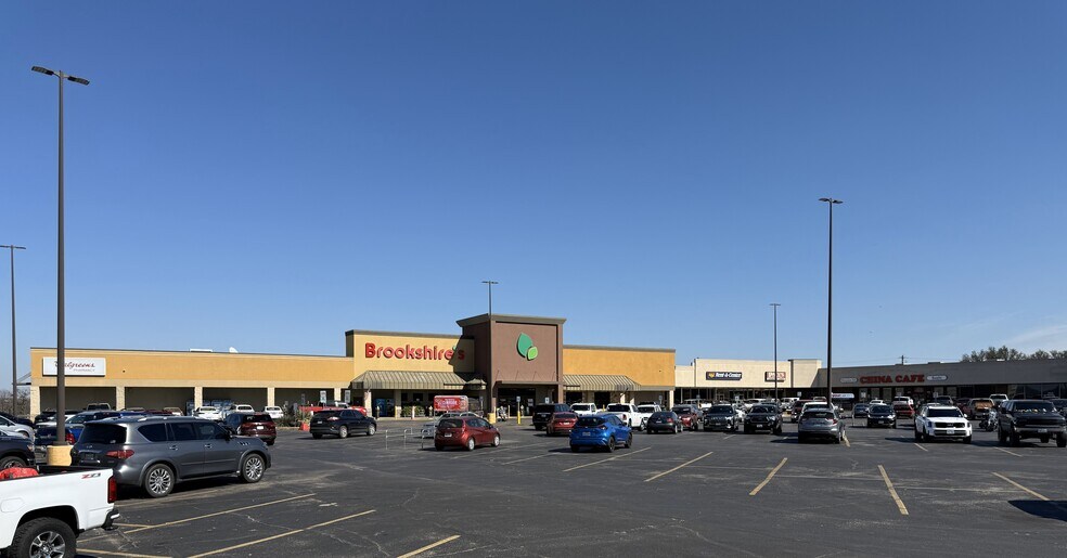 Primary Photo Of 1301-1407 S Morgan St, Granbury Unknown For Lease