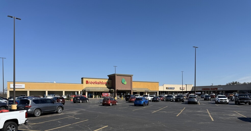 Primary Photo Of 1301-1407 S Morgan St, Granbury Unknown For Lease