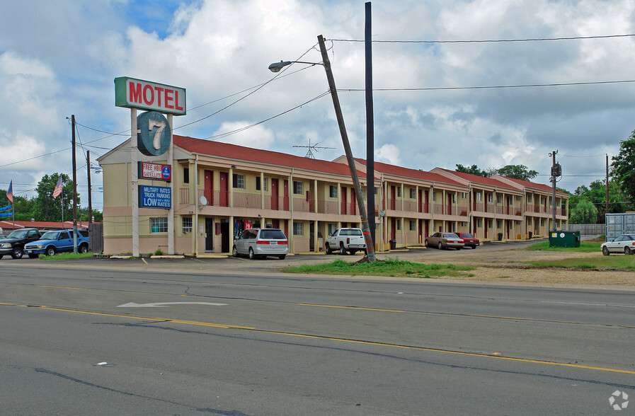 Primary Photo Of 729 E Veterans Memorial Blvd, Killeen Hotel For Sale