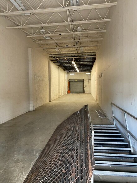 More Photos Of 1810 N Dixie Hwy, Hollywood Warehouse For Sale