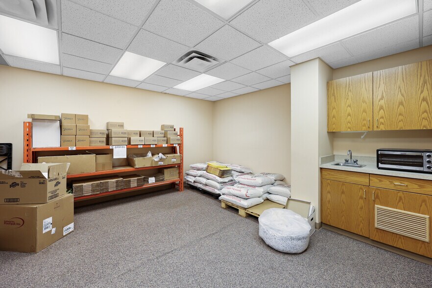 More Photos Of 4116 64 Av SE, Calgary Industrial For Sale