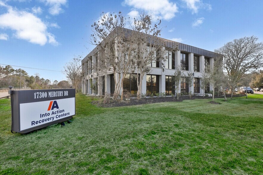 Primary Photo Of 17300 Mercury Dr, Houston Medical For Sale