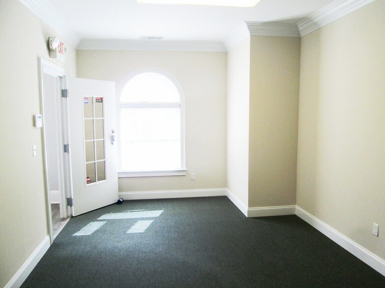 More Photos Of 4080 McGinnis Ferry Rd, Alpharetta Office For Lease