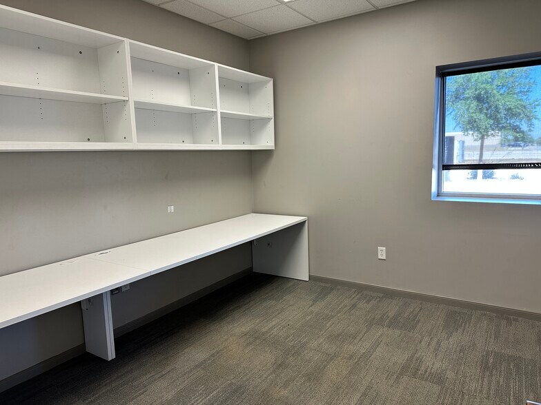 More Photos Of 10001 Lindberg Dr, Midland Warehouse For Lease