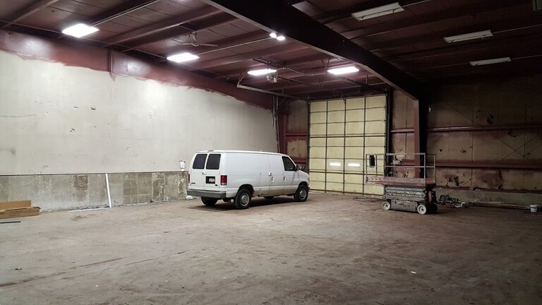 More Photos Of 1201 W Washington St, West Chicago Truck Terminal For Sale