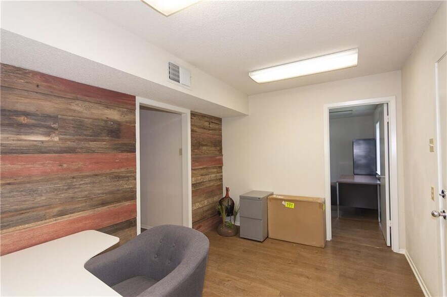 More Photos Of 10509 Old Manchaca Rd, Austin Warehouse For Lease