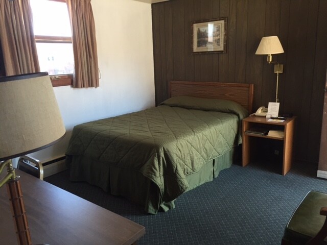 More Photos Of 100 Silver St, Hurley Hotel For Sale