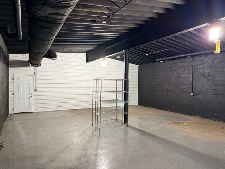 More Photos Of 40-50 Victor St, Highland Park Warehouse For Sale