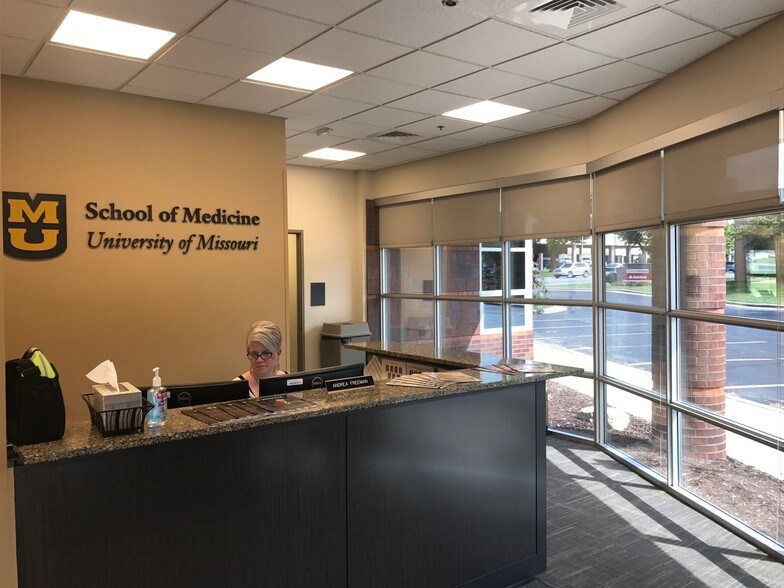 More Photos Of 1845 S National Ave, Springfield Office For Sale