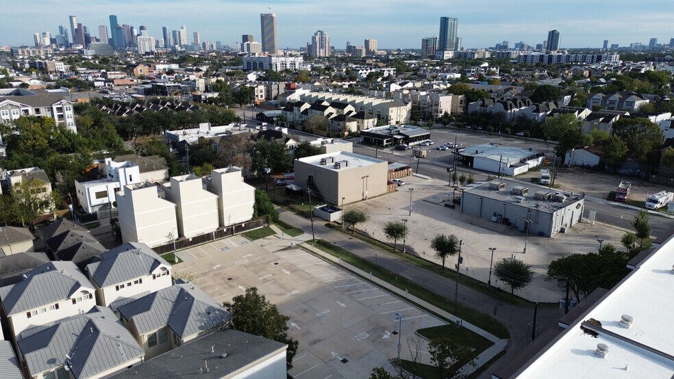 More Photos Of 5316 Washington Ave, Houston Bar For Lease