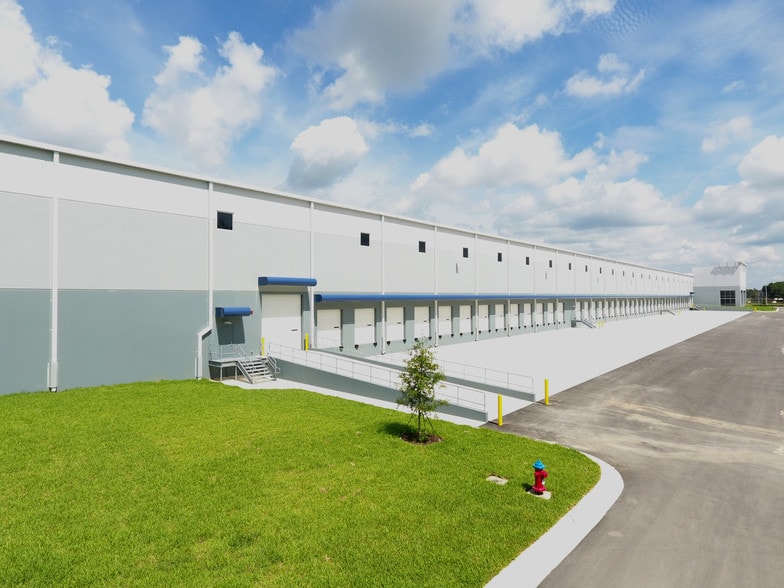 More Photos Of 1003 N Taylor Rd, Seffner Warehouse For Lease