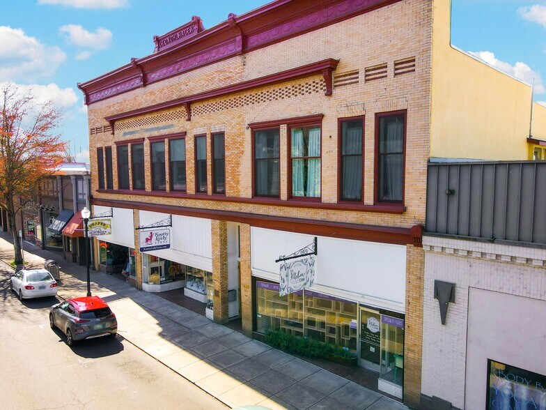 More Photos Of 622-630 SE Jackson St, Roseburg Storefront For Sale