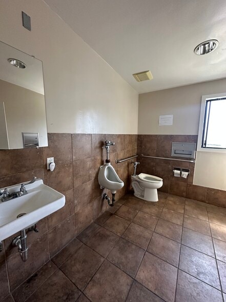 More Photos Of 650-660 E Manchester Blvd, Inglewood Storefront Retail Office For Lease