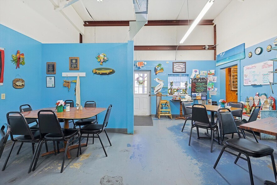 More Photos Of 317 W FM 120, Pottsboro General Retail For Sale