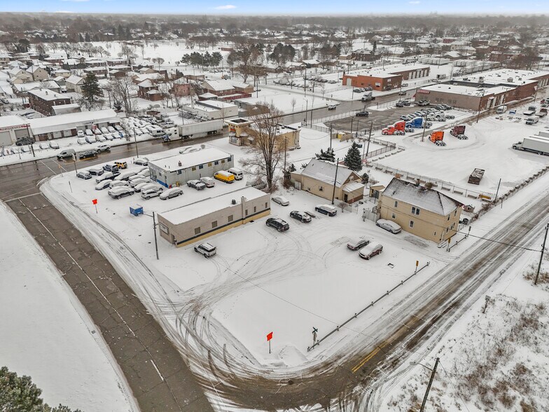 More Photos Of 10531 Wren St, Dearborn Bar For Sale