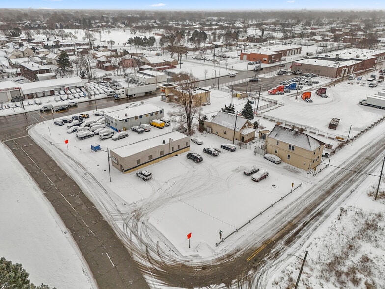 More Photos Of 10531 Wren St, Dearborn Bar For Sale