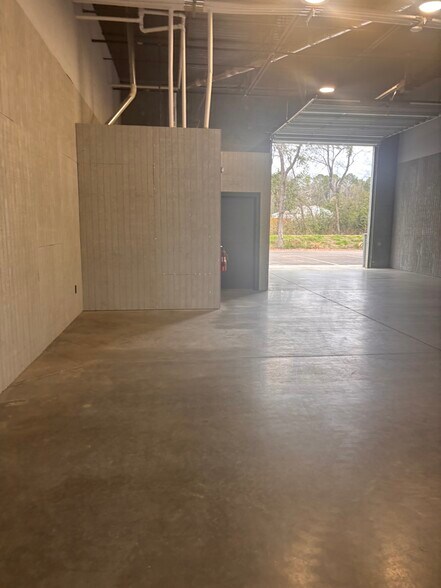 More Photos Of 6548 Ward Ave, Charleston Light Distribution For Lease
