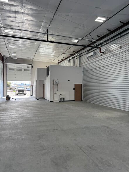 More Photos Of 2995 Kiowa Blvd N, Lake Havasu City Industrial For Lease