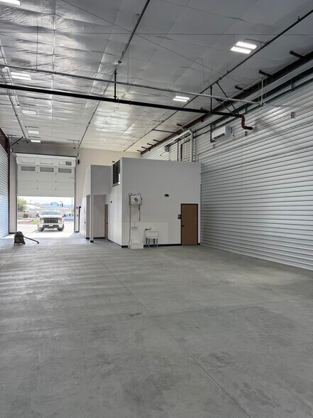 More Photos Of 2995 Kiowa Blvd N, Lake Havasu City Industrial For Lease