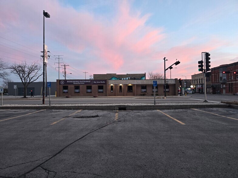More Photos Of 317 W Walnut St, Green Bay Office For Lease