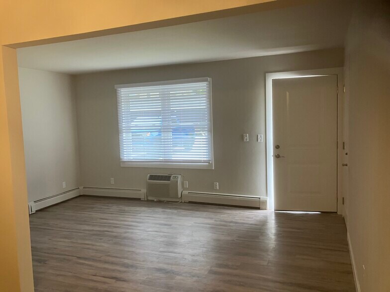 More Photos Of 415 W Fulton St, Waupaca Apartments For Sale