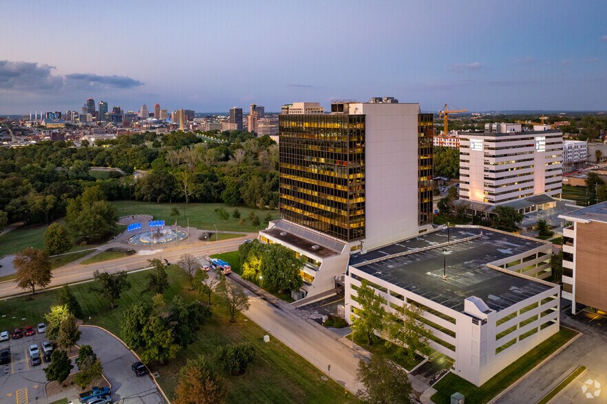 More Photos Of 3100 Broadway St, Kansas City Office For Sale
