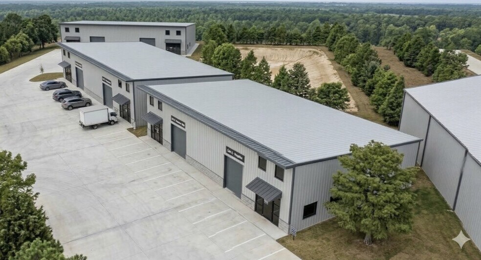 More Photos Of 12110 Old Montgomery Rd, Willis Light Distribution For Lease