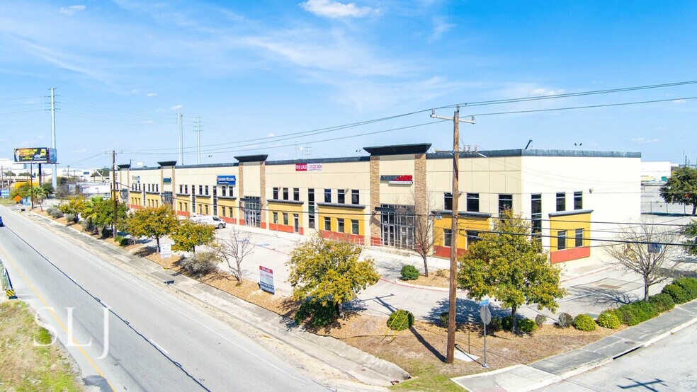 More Photos Of 4400-4420 N Interstate 35, San Antonio Showroom For Sale
