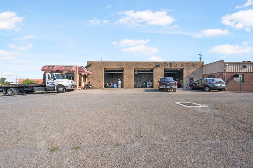 More Photos Of 7079 Whipple Ave NW, Canton Auto Dealership For Lease