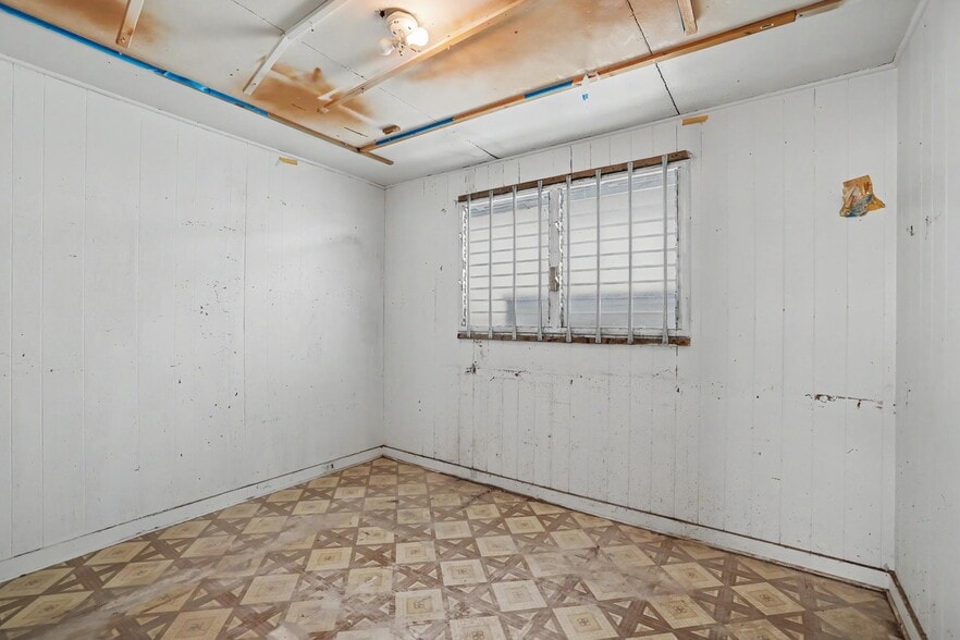 More Photos Of 748 Gulick Ave, Honolulu Office For Sale