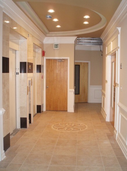 More Photos Of 8-10 South St, Baltimore Office For Lease