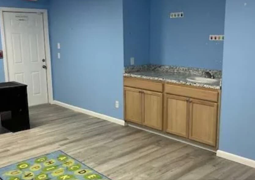 More Photos Of 5311 E Sr-22, Panama City Daycare Center For Lease