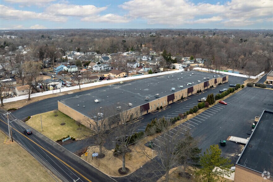 More Photos Of 2014 Ford Rd, Bristol Light Distribution For Lease