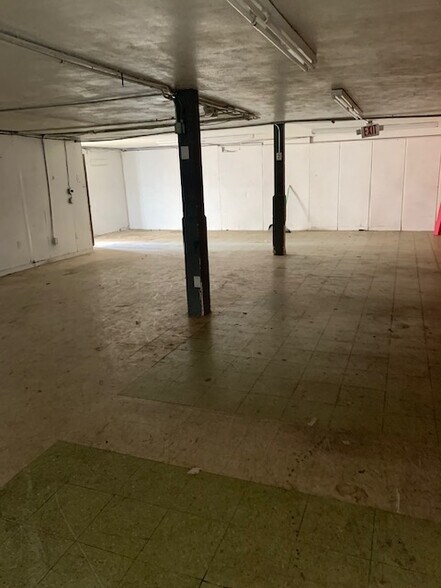 More Photos Of 7126 Lawndale St, Houston Storefront For Sale