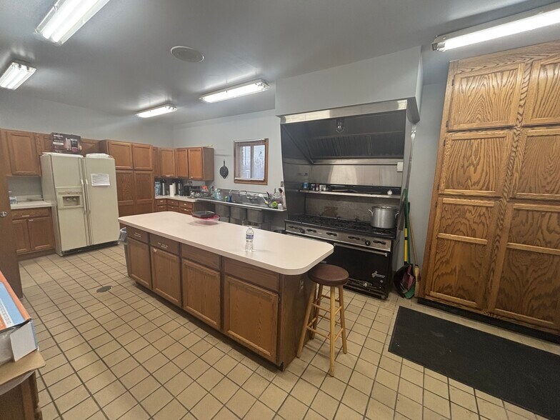 More Photos Of 961 E Maple St, Holly Religious Facility For Sale