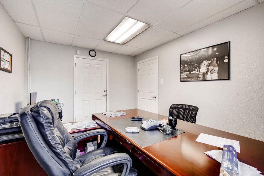 More Photos Of 13734 Lookout Rd, San Antonio Light Manufacturing For Lease
