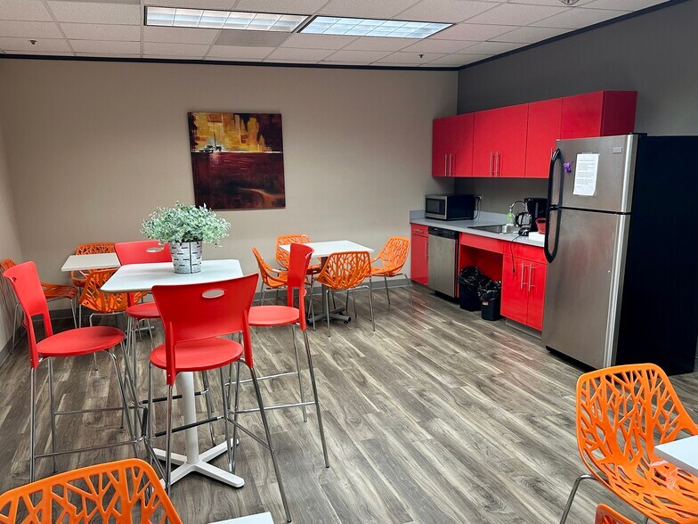 More Photos Of 9101 Lyndon B Johnson Fwy, Dallas Office For Lease